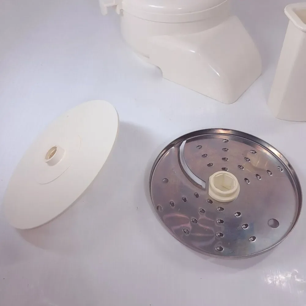 Sunbeam Oskar Food Processor 14081 chute lid pusher shredding slicing disc part